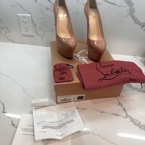 Christian Louboutin Victoria Patent Leather nude Pump